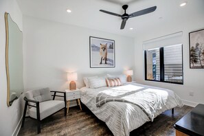 2 bedrooms, iron/ironing board, free Internet, bed sheets