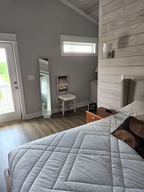 3 bedrooms, desk, free WiFi, bed sheets