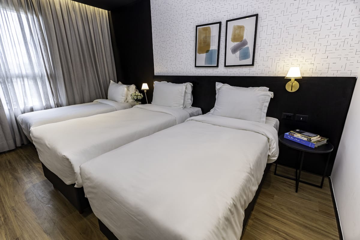 Standard Triplo - 3 Camas Solteiro | มินิบาร์, ตู้นิรภัยในห้องพัก, ผ้าม่านกันแสง, Wi-Fi ฟรี