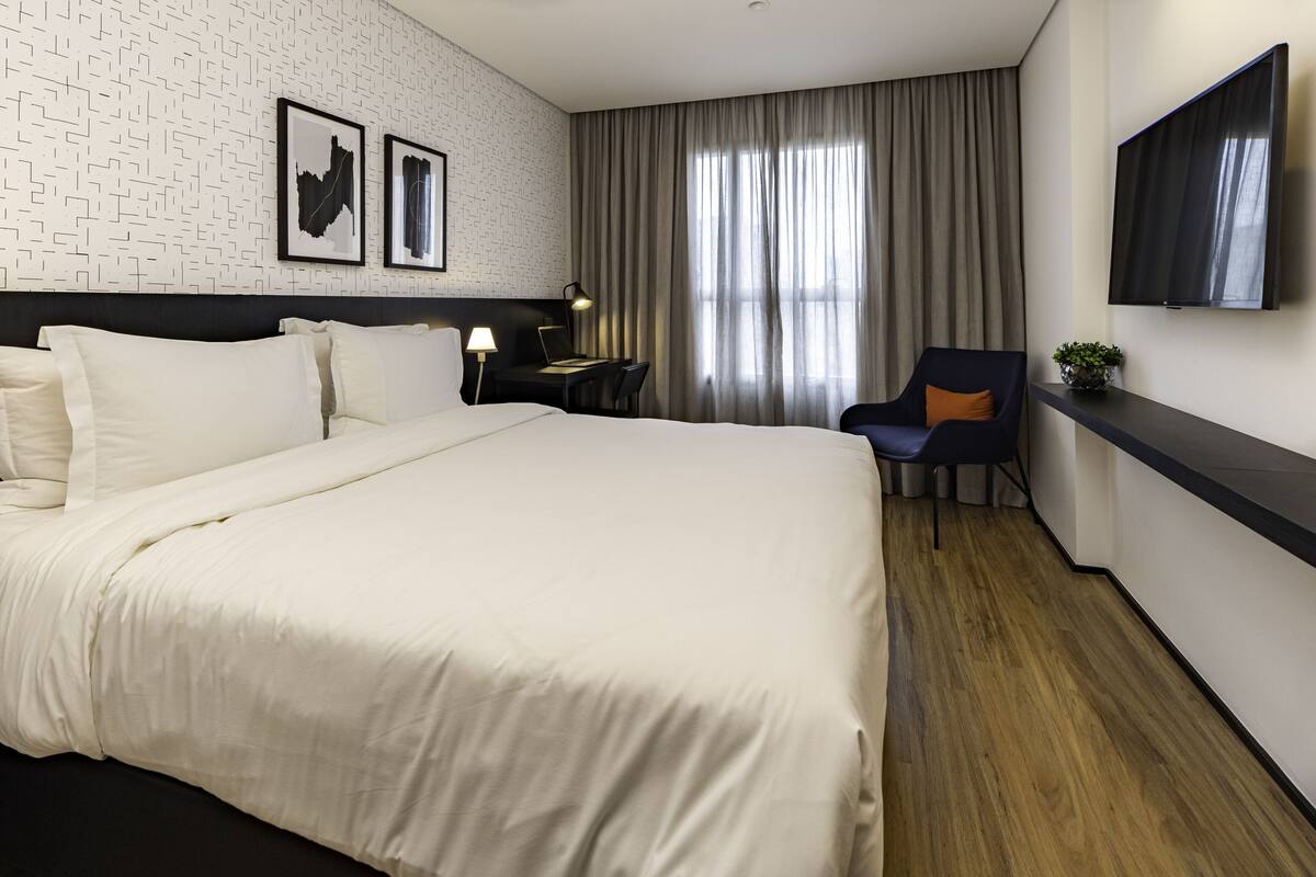 Premium Smart Room - 1 Cama Casal | มินิบาร์, ตู้นิรภัยในห้องพัก, ผ้าม่านกันแสง, Wi-Fi ฟรี