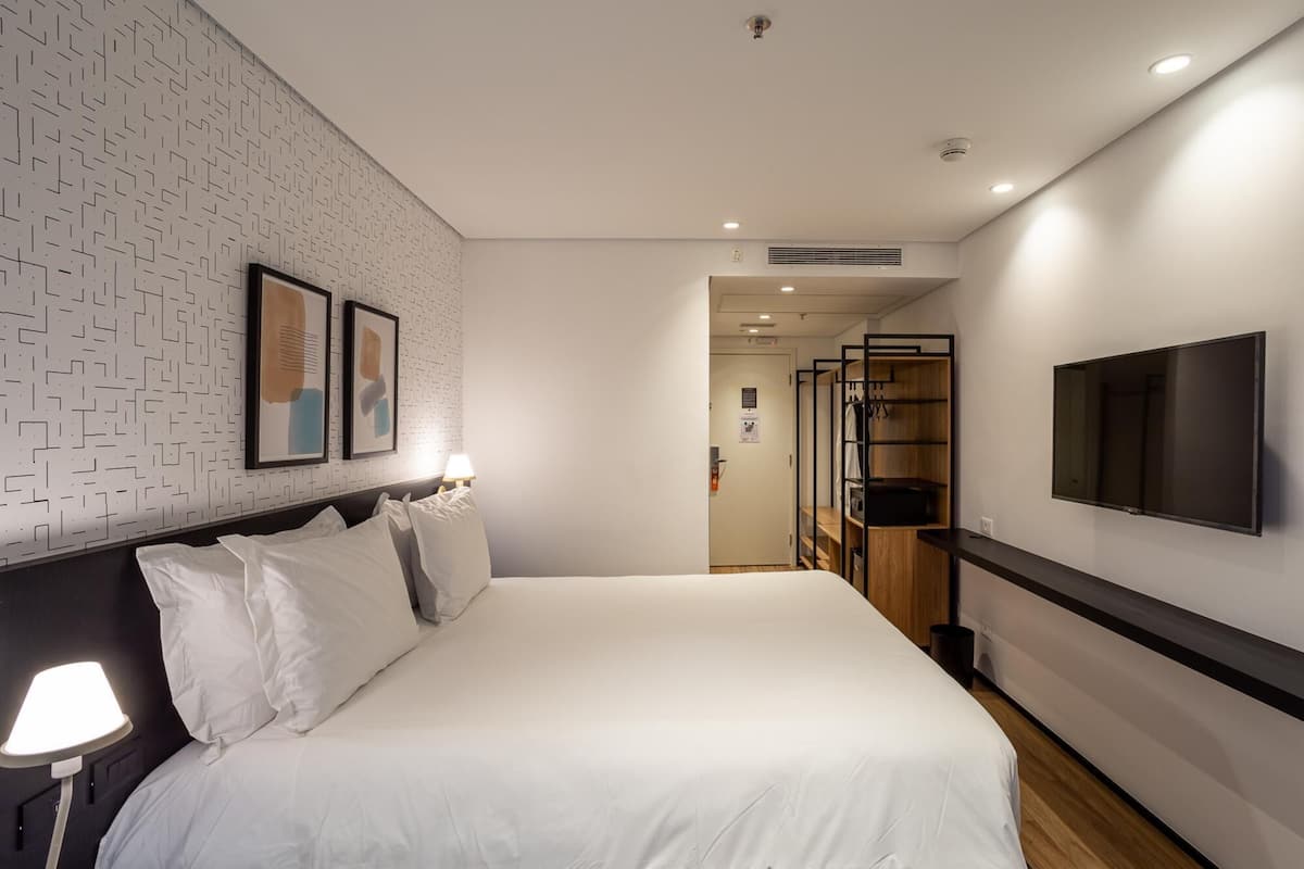 Minibar, coffres-forts dans les chambres, rideaux occultants