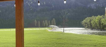 Wake up to Wild Life, River & Mountain View !