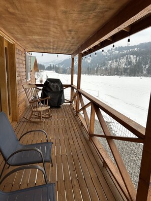 Terrace/patio - Wake up to Wild Life, River & Mountain View ! (Curlew)