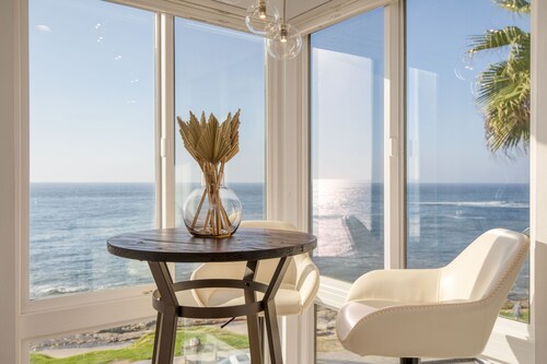 Oceanfront in La Jolla, Steps to Beach, Shops, Dining | Dawn Patrol by AvantStay