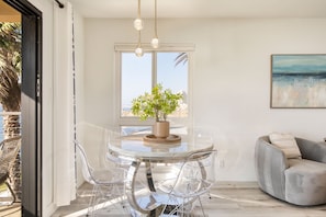 Dining - Oceanfront in La Jolla, Steps to Beach, Shops, Dining | Dawn Patrol by AvantStay (La Jolla)