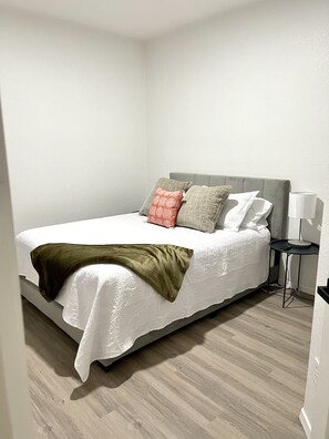 4 bedrooms, desk, iron/ironing board, travel crib - Spacious Remodeled House. (Tucson)