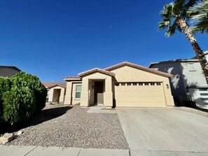 Exterior - Spacious Remodeled House. (Tucson)