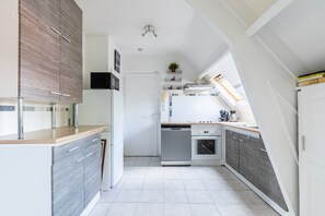 Kühlschrank, Mikrowelle, Ofen, Geschirrspüler