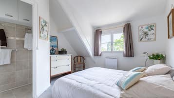 1 slaapkamer, een strijkplank/strijkijzer, gratis wifi, beddengoed