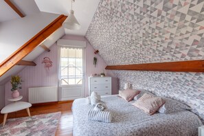 2 bedrooms, iron/ironing board, free WiFi, bed sheets