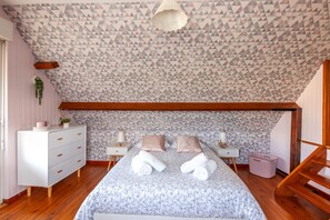 2 chambres, fer et planche à repasser, Wi-Fi gratuit, draps fournis