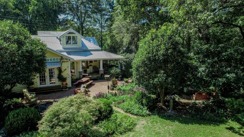 Firefly Garden - Urban family friendly Oasis near campus!