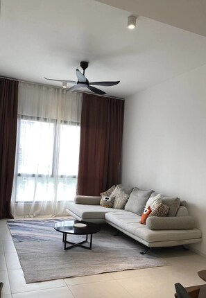 Smart TV, table football, music library - Family Suites Serviced Apartment (Kuala Lumpur)