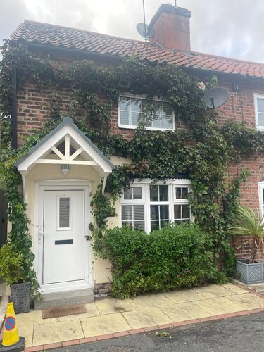 2 Bed Cottage - Central Bawtry & Exquisitely Furnished