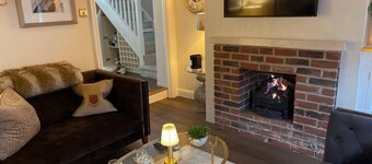 2 Bed Cottage - Central Bawtry & Exquisitely Furnished