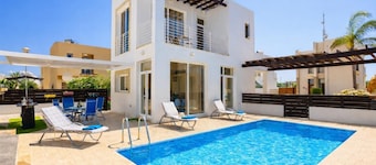 Villa Vitamin Blue - Two Bedroom Villa, Sleeps 4