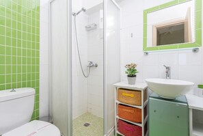 Dusche, Haartrockner, Handtücher