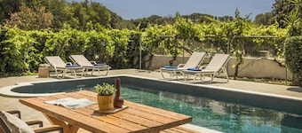 Beautiful Villa with private pool just a short walk to Skala centre