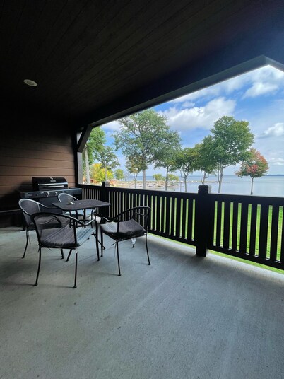 **HORSESHOE BAY BEACH CONDO** Mesmerizing Lake View- Highly Appointed Condo 