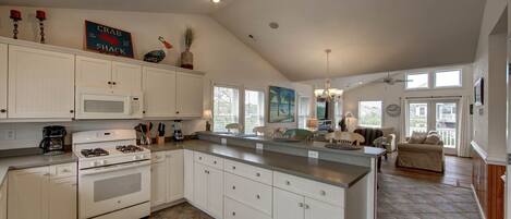 Full-size fridge, microwave, oven, stovetop