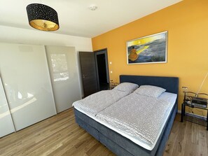 2 bedrooms, internet, wheelchair access - ZeiTraum - temporary living close to nature in a designer penthouse (Wiehl-Oberwiehl)