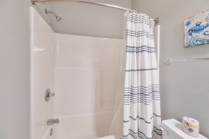 淋浴設備、提供毛巾、番梘、洗頭水
