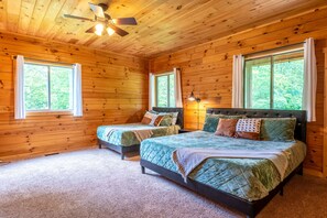 5 quartos, ferros/tábuas de passar roupa, berço de viagem