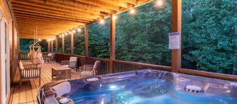 Majestic Lodge - A Luxury Stay in Hocking Hills