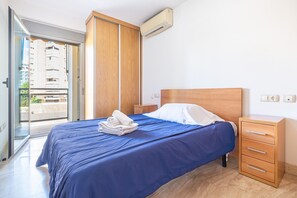 1 slaapkamer, een strijkplank/strijkijzer, gratis wifi, beddengoed