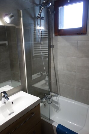 Badewanne, Haartrockner