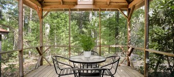 Hot Tub, Deck, Screened Porch, Fire Pit, & WiFi