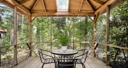 Hot Tub, Deck, Screened Porch, Fire Pit, & WiFi