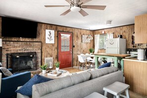 TV, fireplace, books, streaming services