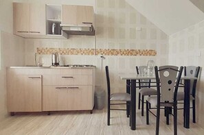 Fridge, microwave, coffee/tea maker, blender
