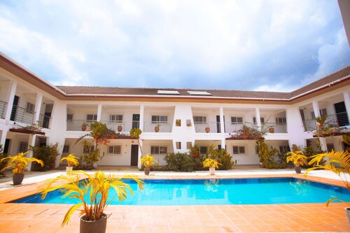 2-BEDROOM SERVICED LUXURY APARTMENT IN TAKORADI