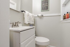 Bathtub, hair dryer, towels, shampoo