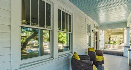 Huge Deck & Pool! Near Downtown - Modern Cottage