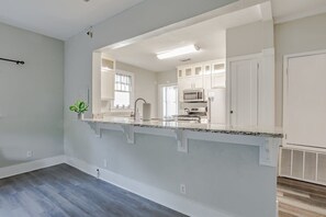 Fridge, microwave, oven, stovetop - Huge Deck & Pool! Near Downtown - Modern Cottage (Mobile)