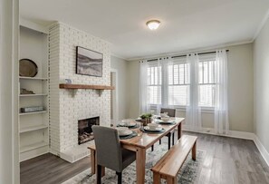 Dining - Huge Deck & Pool! Near Downtown - Modern Cottage (Mobile)