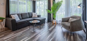 Een smart-tv en een open haard