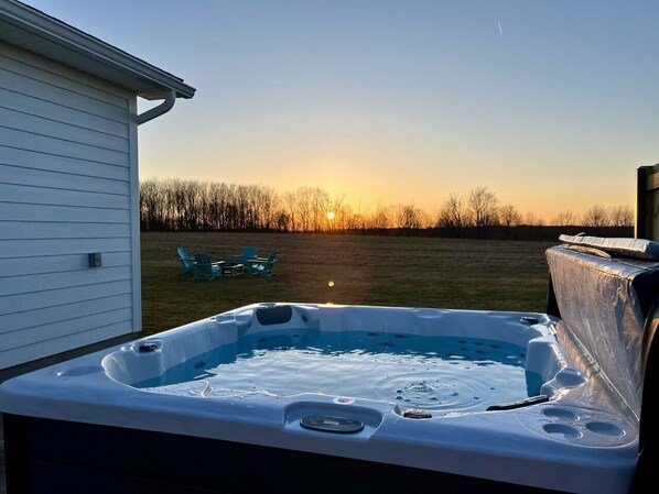 Outdoor spa tub