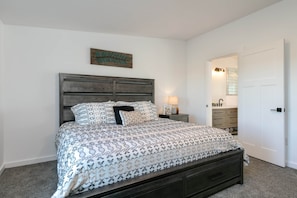 3 habitaciones, tabla de planchar con plancha, wifi y ropa de cama 