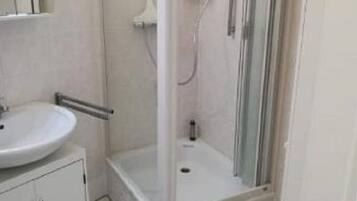 Dusche, Haartrockner, Toilettenpapier