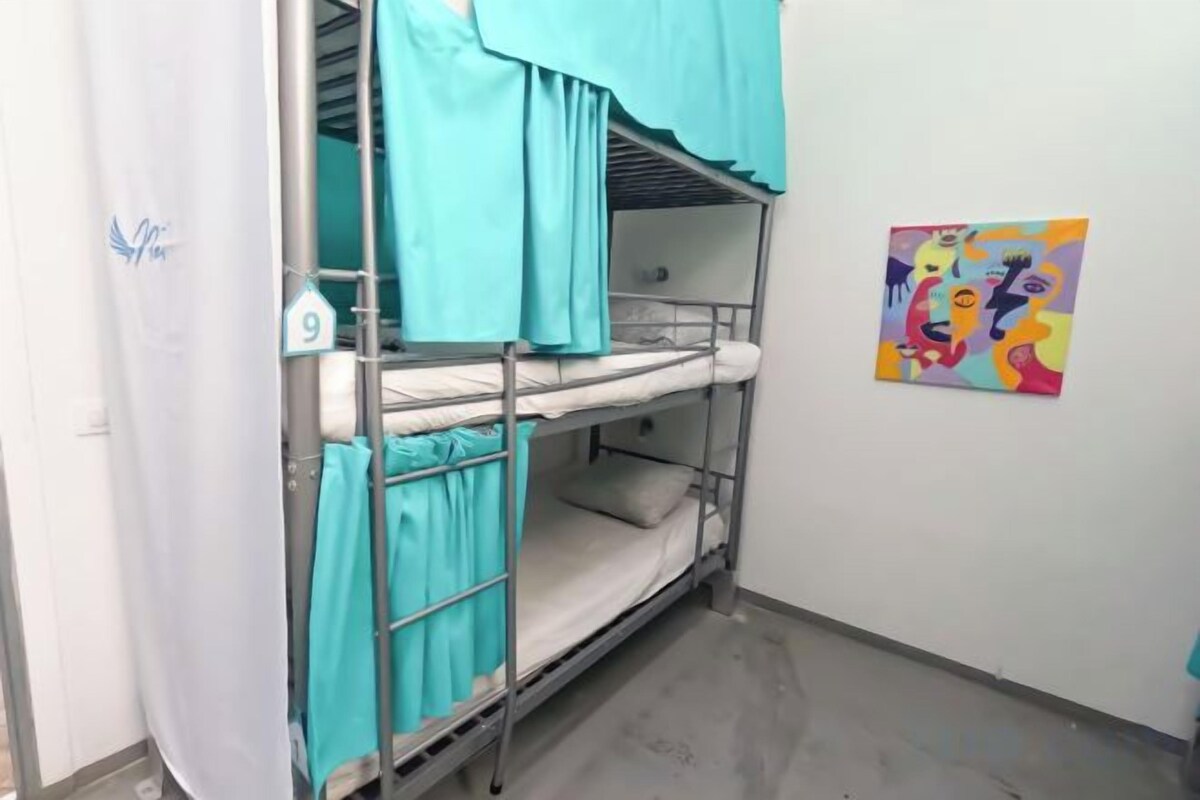 Soundproofing, free WiFi, bed sheets
