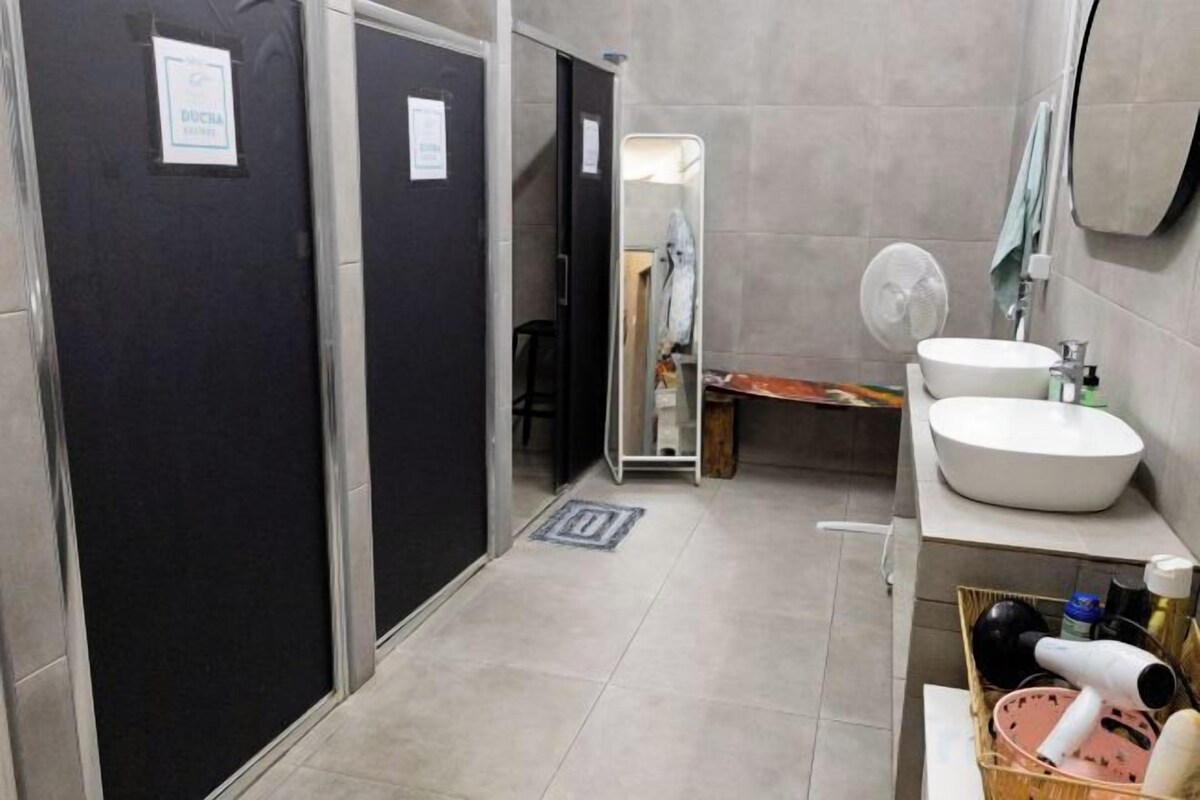 Douche, articles de toilette gratuits
