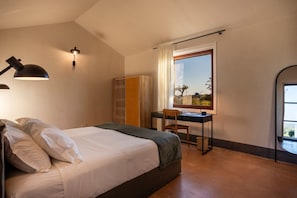 4 quartos, ferros/tábuas de passar roupa, berço de viagem, Wi-Fi