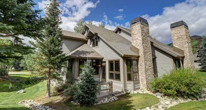 Dog Friendly Townhome w/ Amazing views! WD21