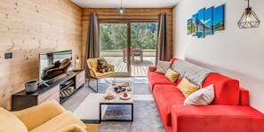 Living area - Ground floor, view open, terrace, tv, ski locker, 72m², Champagny-en-Vanoise (Champagny-en-Vanoise)