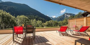 Outdoor dining - Ground floor, view open, terrace, tv, ski locker, 72m², Champagny-en-Vanoise (Champagny-en-Vanoise)