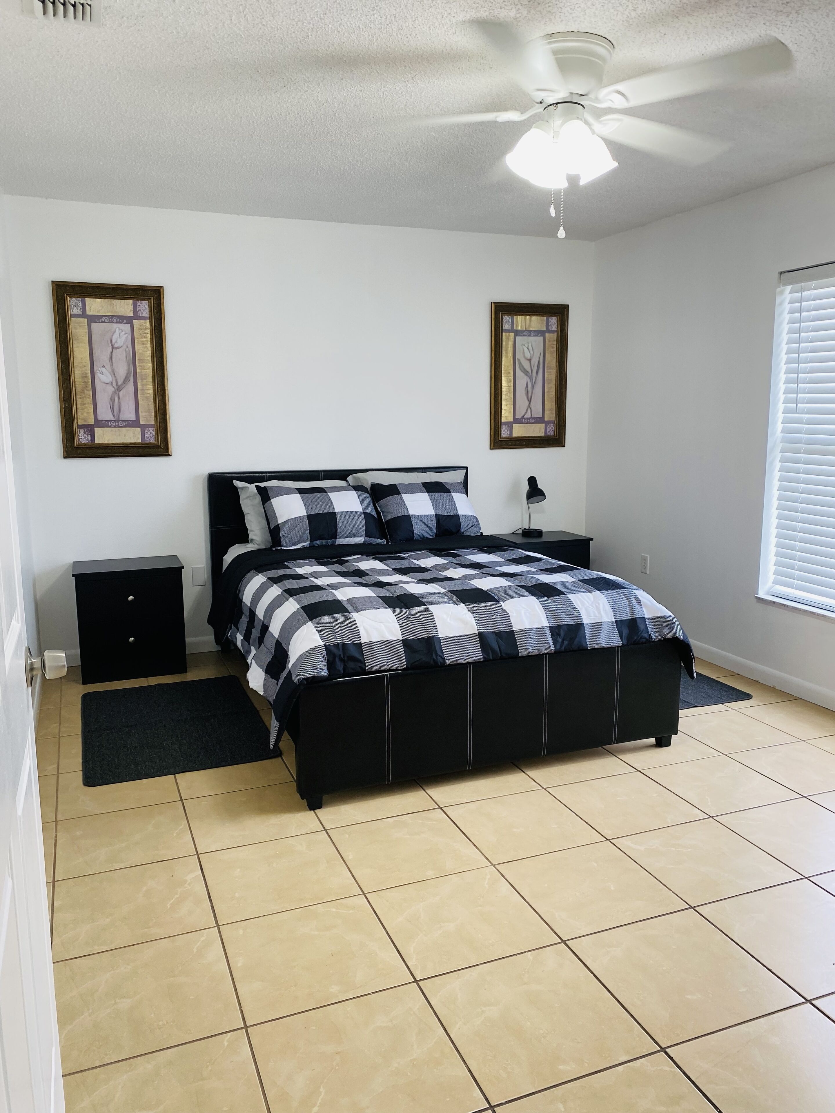 3 dormitoris, planxa i posts de planxar, Internet i roba de llit 